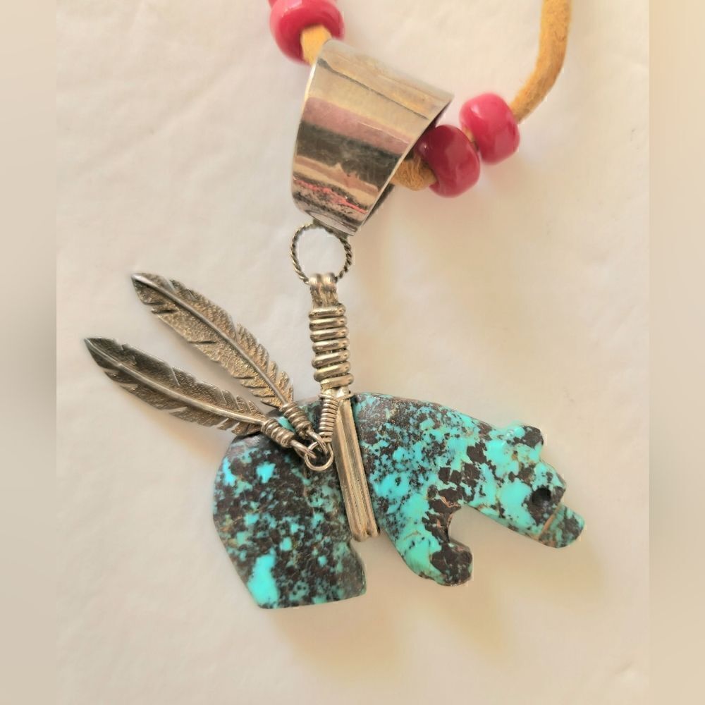 Vintage Native Zuni carved turquoise sterling bear feather pendant - Picture 5 of 10